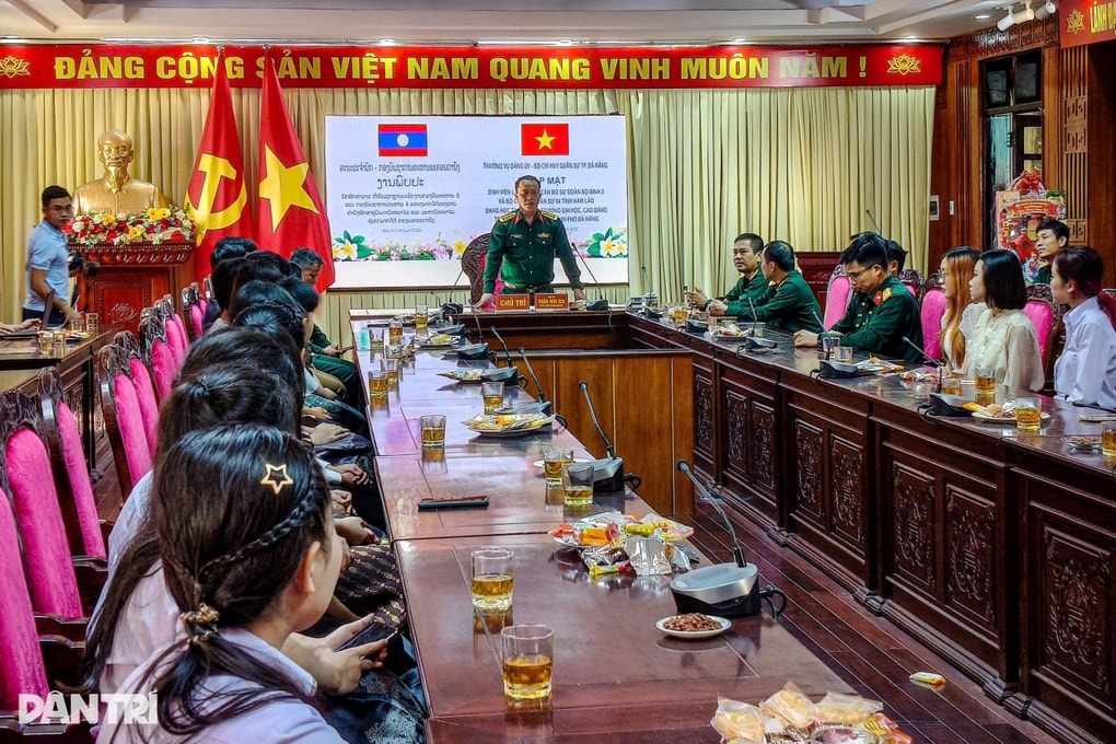 Đà Nẵng chúc Tết du học sinh Lào là con cán bộ quân nhân - 1