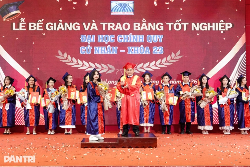 30 sinh viên Trường Đại học Cửu Long tốt nghiệp xuất sắc - 2