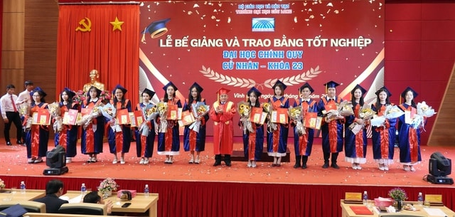 97% sinh viên của Trường ĐH ở miền Tây ra trường có việc làm - Ảnh 2.