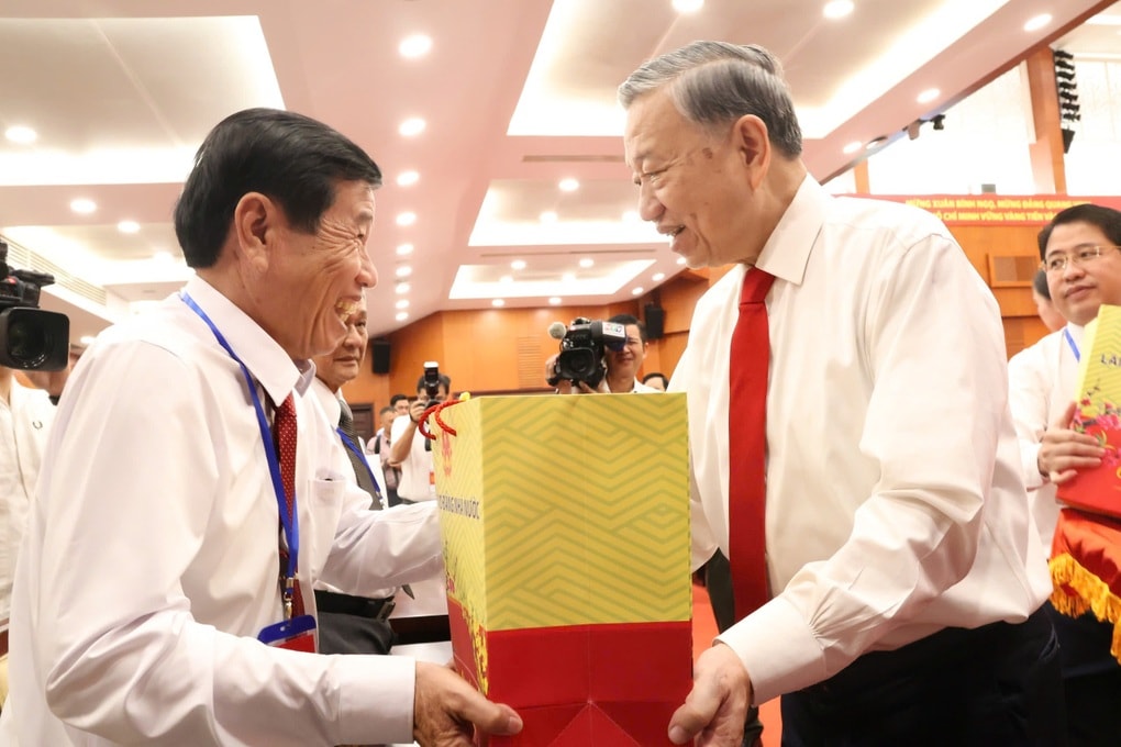 Tổng Bí thư Tô Lâm thăm, chúc Tết Đảng bộ, chính quyền TPHCM - 1