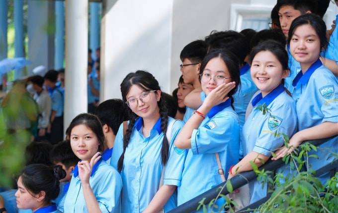 Học sinh trường THPT Chi Lăng, Gia Lai, tham quan trường Đại học Kinh tế - Luật, ngày 15/1. Ảnh: UEL