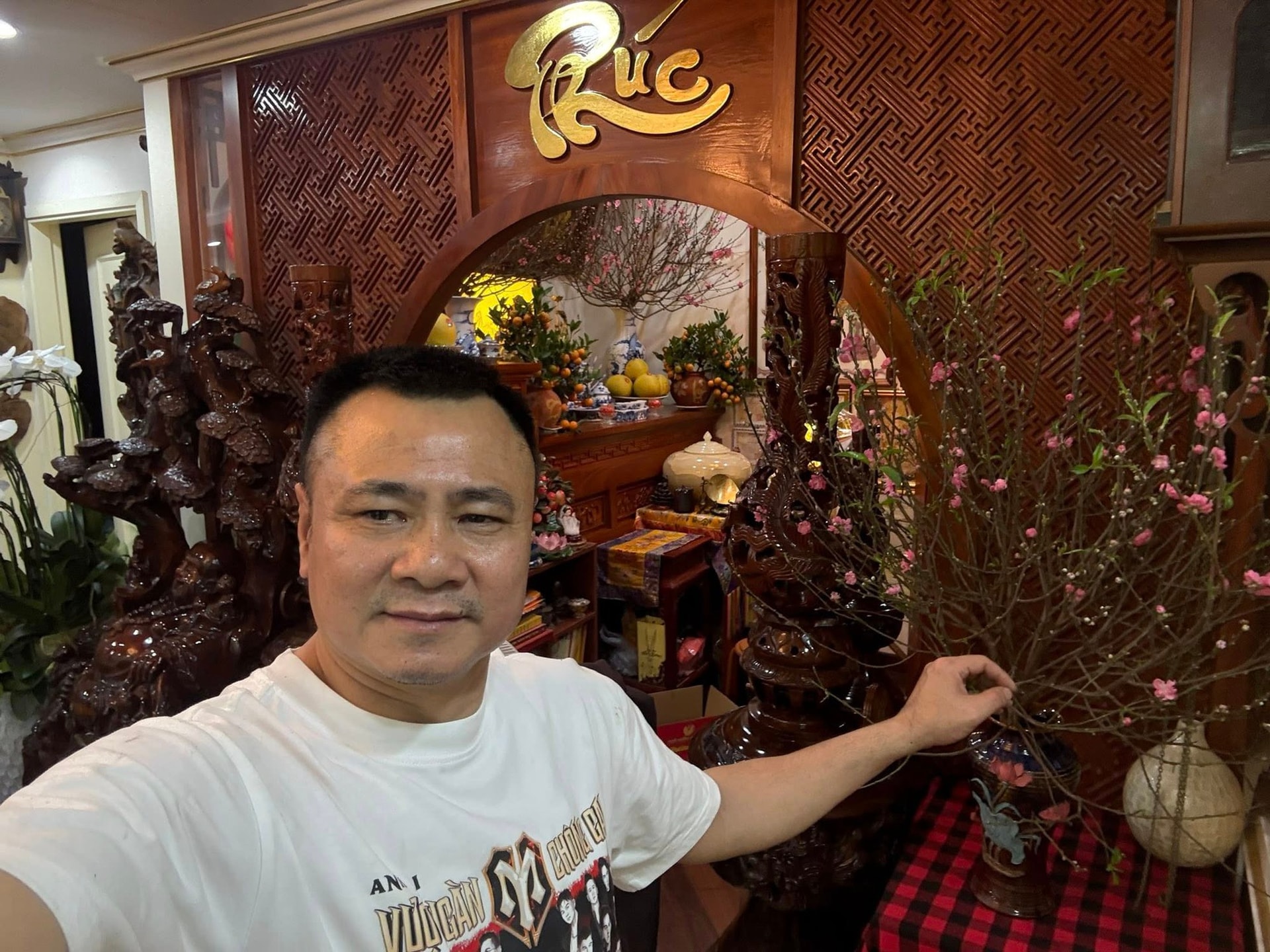 Điều đắt giá nhất trong nhà riêng của NSND Tự Long - Phó Giám đốc Nhà hát chèo Quân đội cận Tết- Ảnh 6.