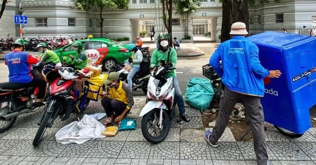 Khách mua hồi hộp chờ cuộc gọi từ shipper, lo hàng Tết về trễ - 1