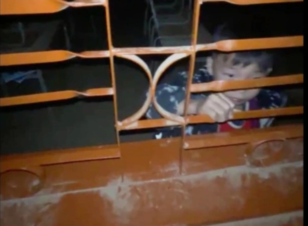 Vụ học sinh bị nhốt trong lớp đến đêm ở Sơn La: Cô giáo là người khóa cửa? - 1