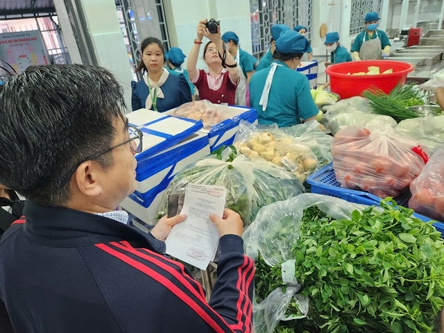 Công khai nguồn gốc xuất xứ thực phẩm trong bữa ăn bán trú - Ảnh 1.