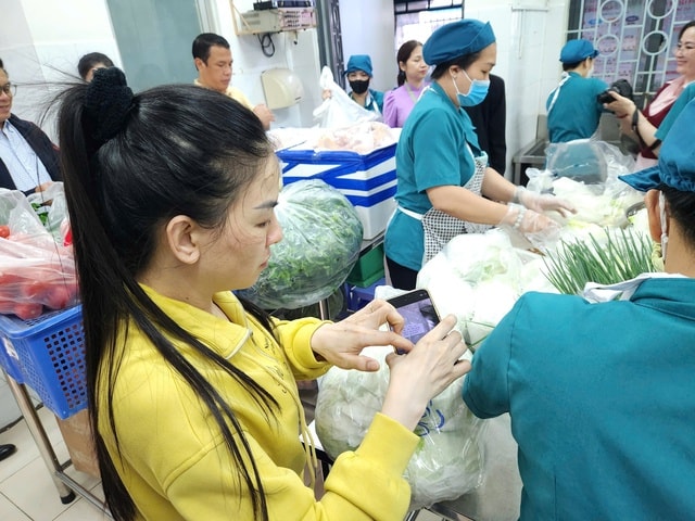 Công khai nguồn gốc xuất xứ thực phẩm trong bữa ăn bán trú - Ảnh 3.