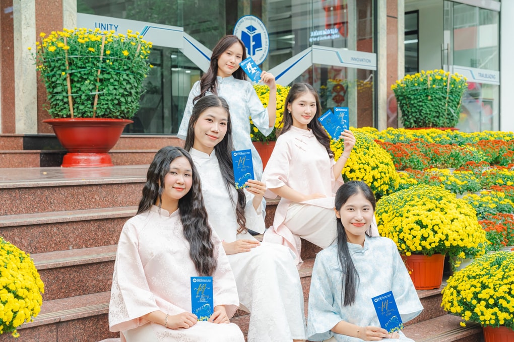 Cảm giác lạ của sinh viên khi nhận lì xì ngày Tết - 1