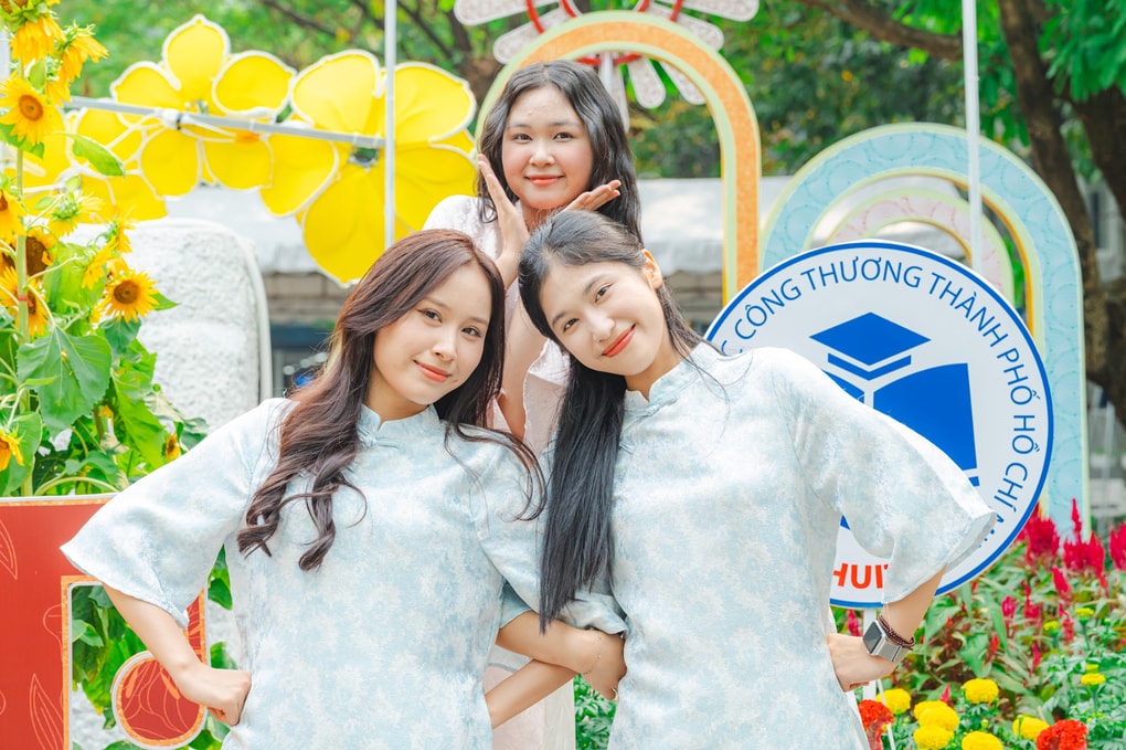 Cảm giác lạ của sinh viên khi nhận lì xì ngày Tết - 2