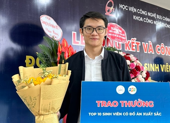 Duy bảo vệ đồ án tốt nghiệp tại PTIT vào giữa tháng 1, vào top 10 xuất sắc. Ảnh: Nhân vật cung cấp