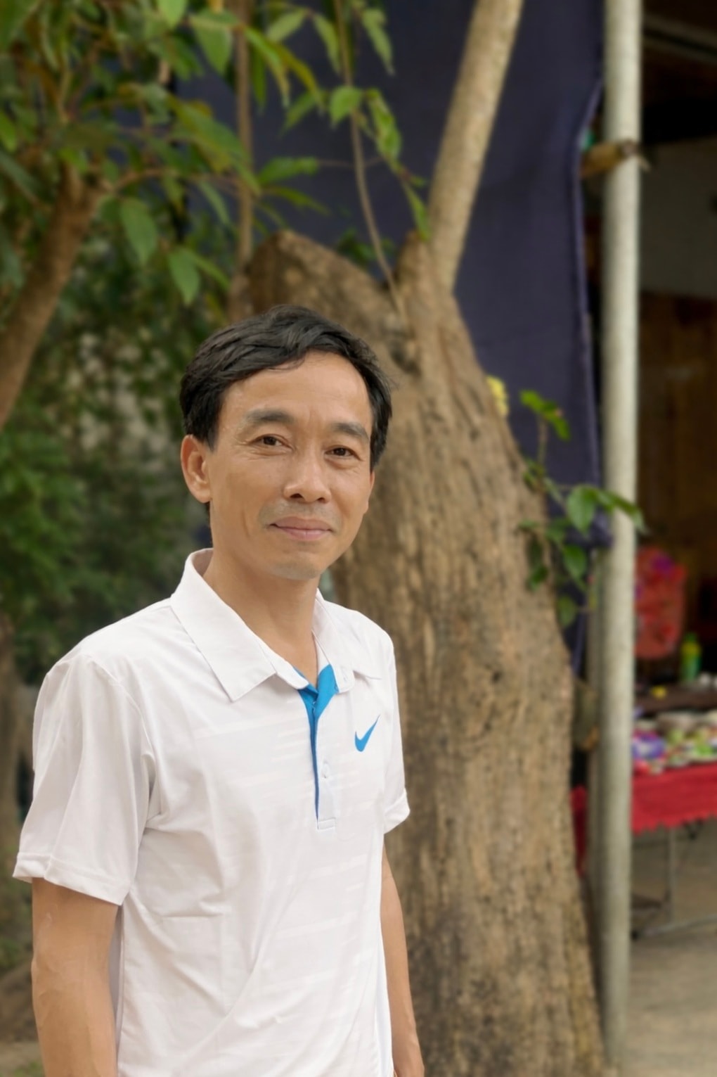 Thầy giáo dạy văn 30 năm đứng lớp chưa từng giao bài tập Tết cho học sinh - 1