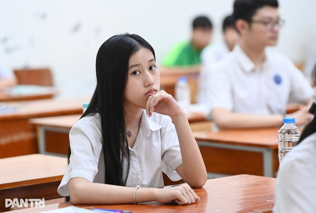 Học sinh cuối cấp ăn Tết cùng sách vở trước thay đổi tuyển sinh - 1