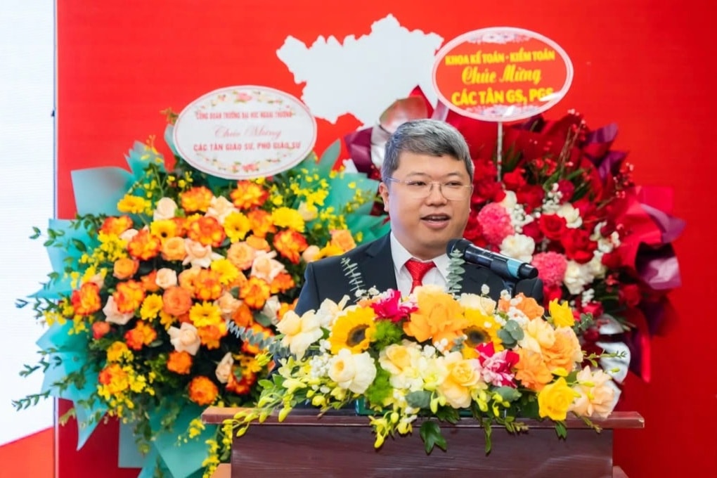 3 tân giáo sư đặc biệt nhất nước - 2