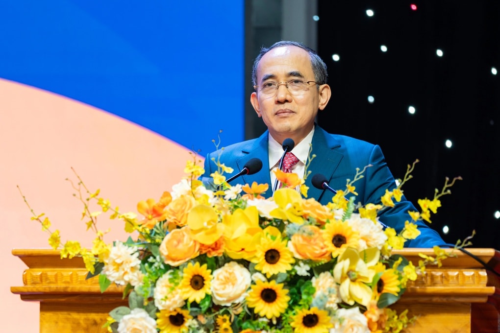 3 tân giáo sư đặc biệt nhất nước - 1