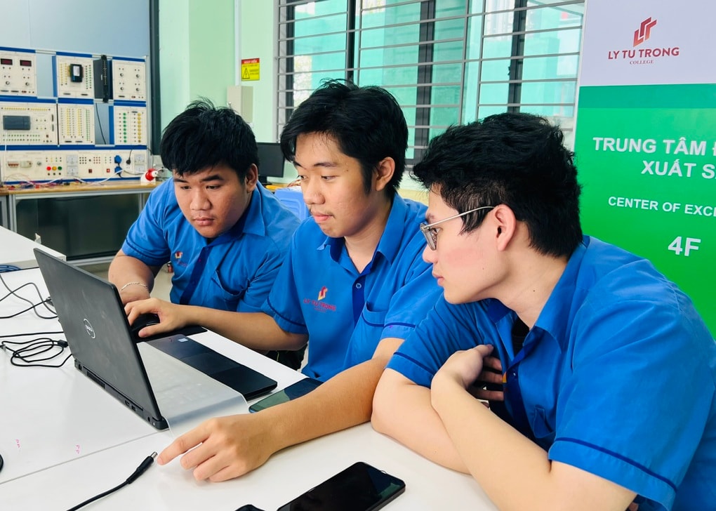 Mức lương của ngành học chỉ xét tuyển thí sinh top điểm cao nhất nước - 2