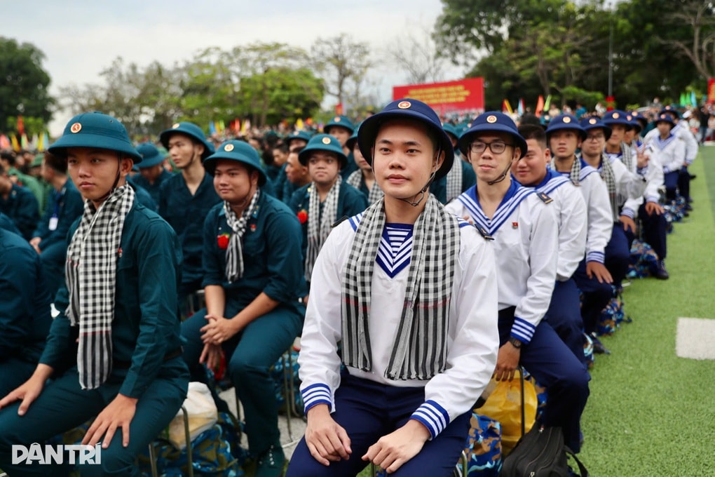 Chủ tịch Quốc hội dự lễ giao, nhận quân ở TPHCM - 2