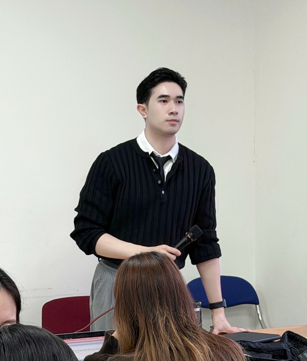 Giảng viên Gen Z gây sốt mạng xã hội vì hình ảnh chụp lén của sinh viên - 3