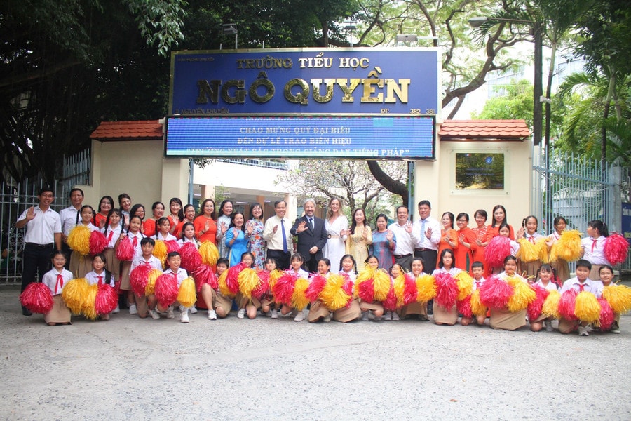 Lễ trao biển chứng nhận chất lượng giáo dục FrancEducation của Đại sứ quán Pháp tại Việt Nam tại Trường TH Ngô Quyền.