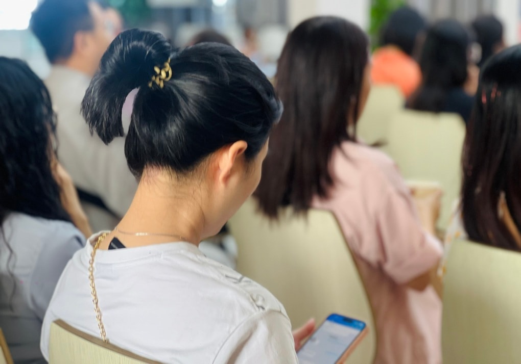 Trường thu phí giữ chỗ hàng chục triệu đồng: Tận thu hay cần thiết? - 1