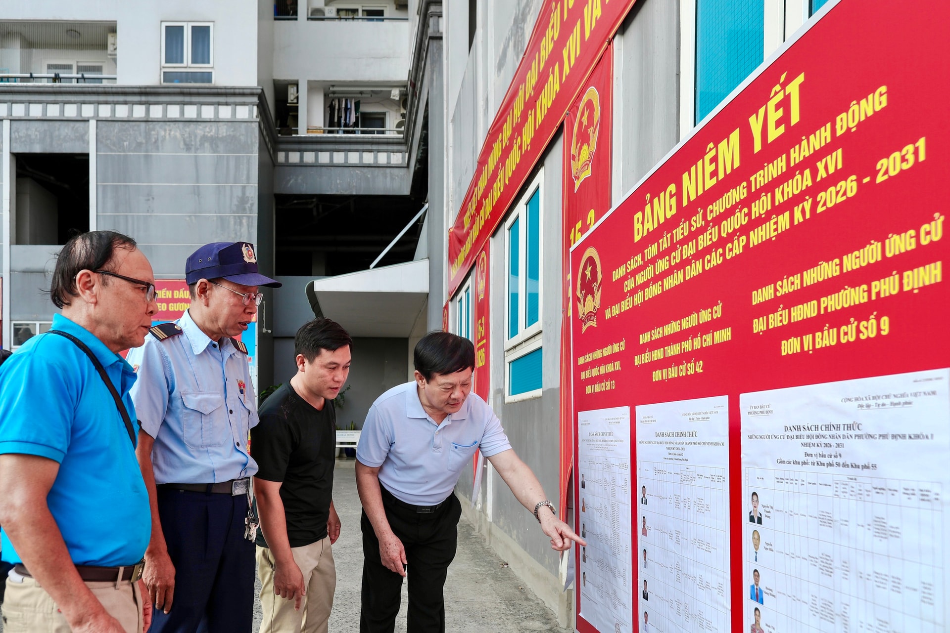 TPHCM rực rỡ cờ hoa chào mừng bầu cử Quốc hội khóa XVI 2026 - Ảnh 17.