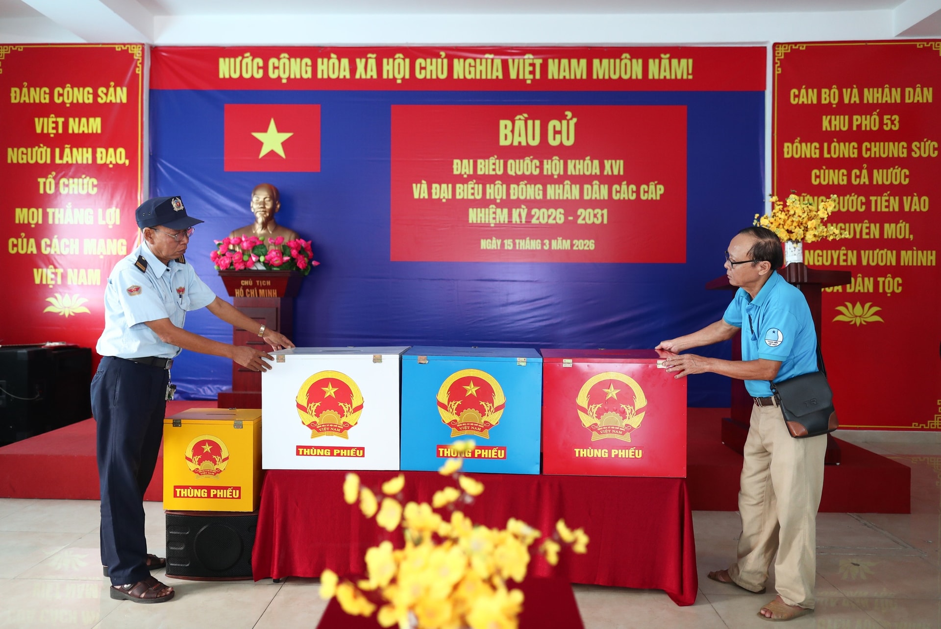 TPHCM rực rỡ cờ hoa chào mừng bầu cử Quốc hội khóa XVI 2026 - Ảnh 18.