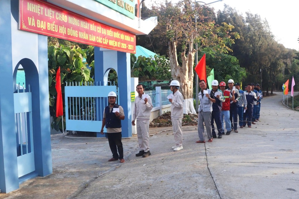 Hàng trăm cử tri 2 cụm đảo ở Cà Mau đi bầu cử sớm - 3