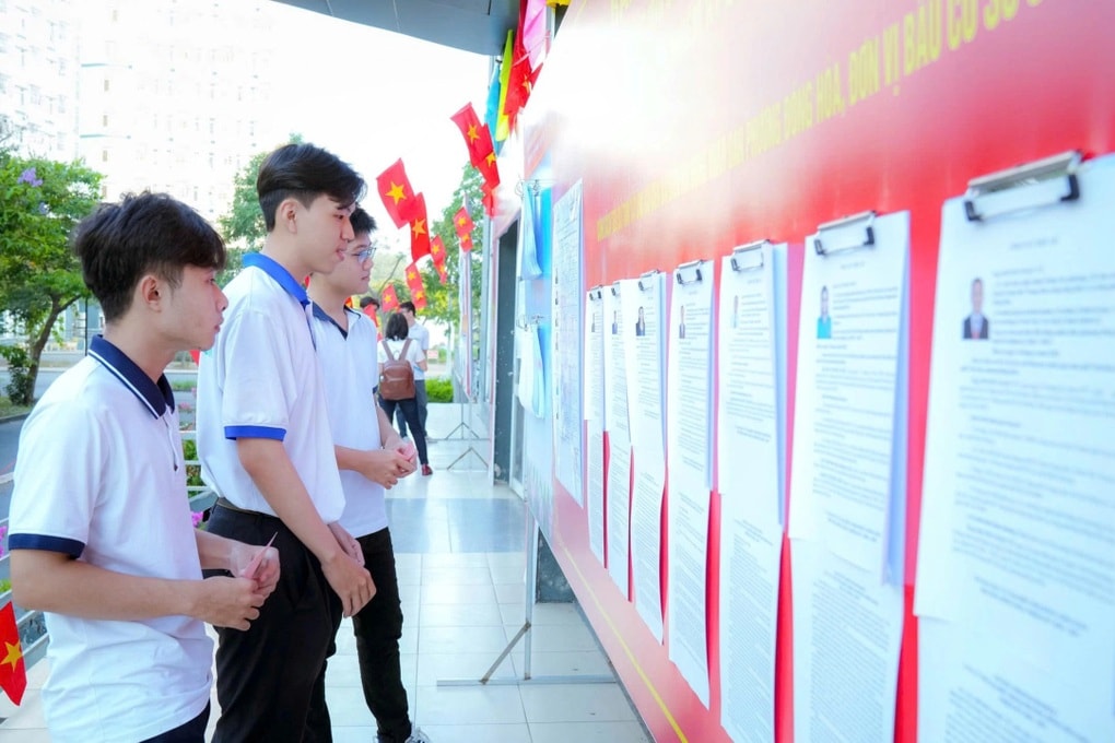 22.000 sinh viên ở ký túc xá lớn nhất nước đi bầu cử - 2