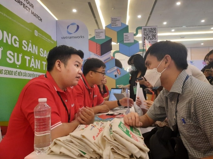 Người lao động tìm việc ở một ngày hội việc làm ở TP HCM, năm 2025. Ảnh: Lê Tuyết