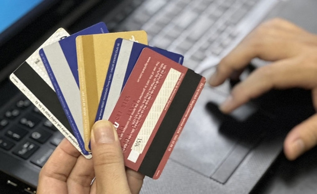 Dụ dỗ học sinh, sinh viên không cần làm gì vẫn có tiền - 1