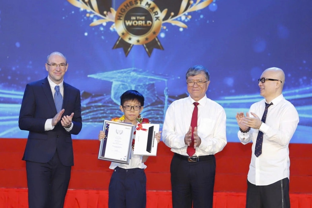 Nam sinh lớp 5 ở TPHCM đạt điểm Toán cao nhất thế giới - 1