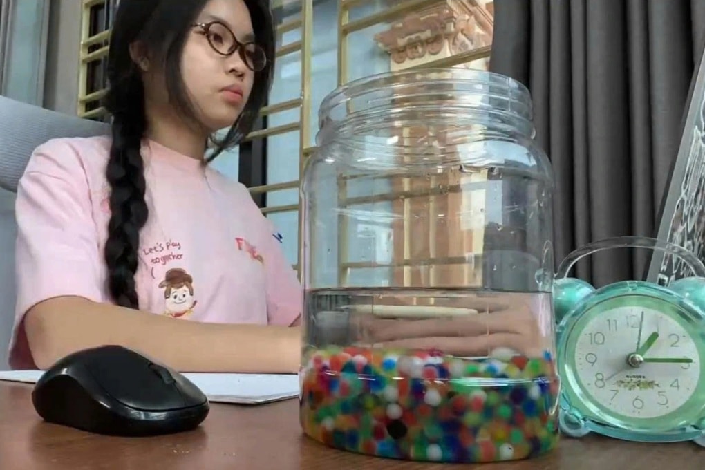 Nữ sinh gây chú ý bởi phương pháp học “chờ đồ vật rã đông” - 3