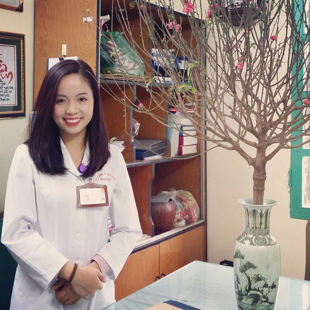 Được 9 điểm nhưng thầy phê chữ “dốt”, nữ sinh quyết tâm trở thành bác sĩ - 2