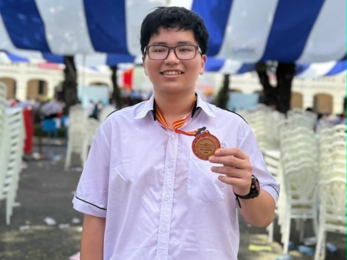 Ngô Gia Khiêm, học sinh lớp 12 Toán 1, trường THPT chuyên Lương Văn Chánh. Ảnh: Nhân vật cung cấp