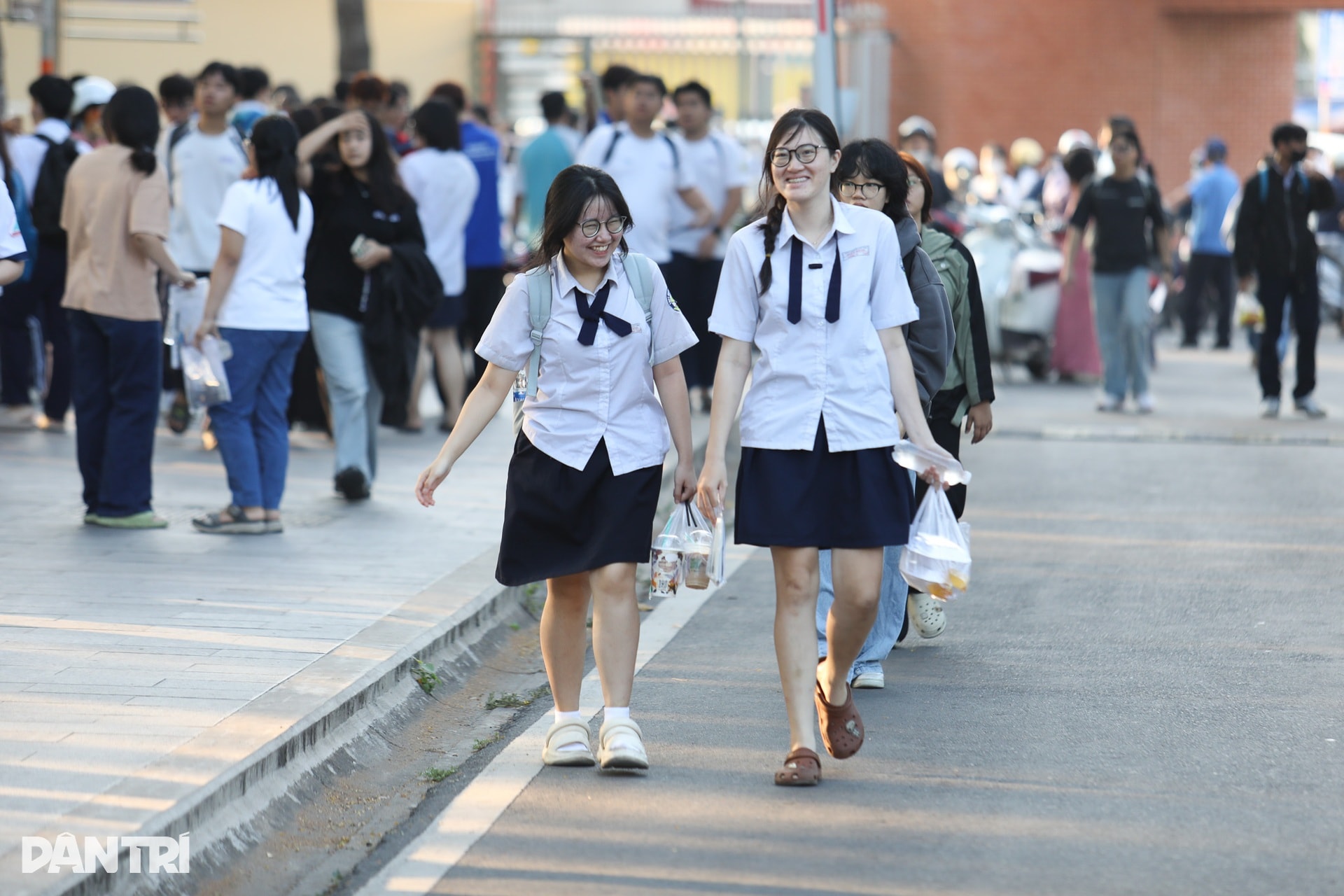 Gần 140.000 thí sinh tranh “vé sớm” vào đại học ở kỳ thi đánh giá năng lực - 2