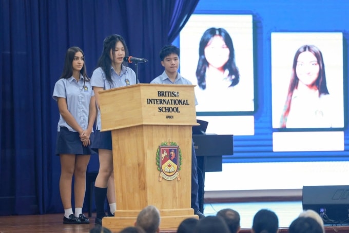 Gia Khanh phát biểu trước toàn trường trong vai trò Chủ tịch Hội học sinh BIS Hà Nội. Ảnh: Nhân vật cung cấp