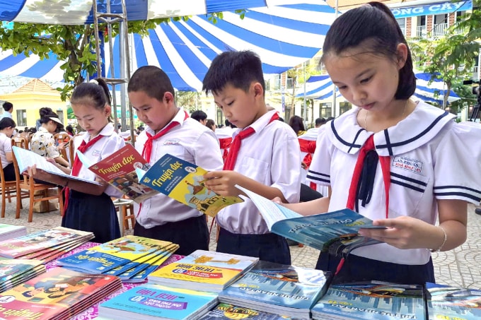 Học sinh Hòa Vang trong ngày công bố chính sách miễn phí sách giáo khoa. Ảnh: Hồ Đệ