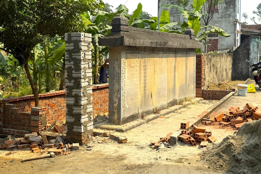 “Giải cứu” bia cổ hơn 300 năm bị trưng dụng làm tường rào nhà dân - 2