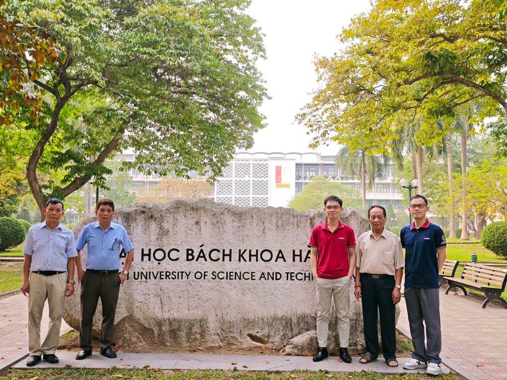 “Gia tộc ba đời” đều học Đại học Bách khoa gây bão mạng - 1