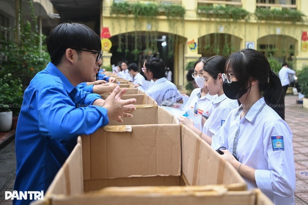 Tuyển sinh vào lớp 10 Hà Nội 2026: Lo vỡ trận phút chót - 2