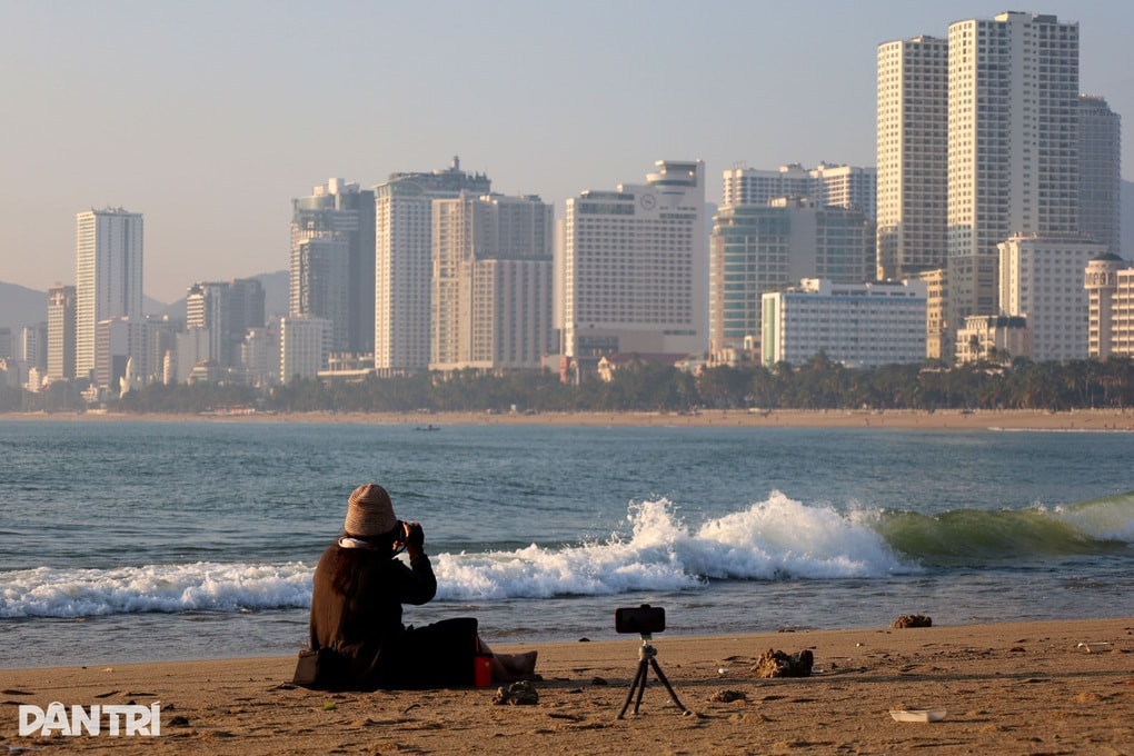 Cồn cát hình cá heo lao ra biển ở Nha Trang đã biến mất - 3