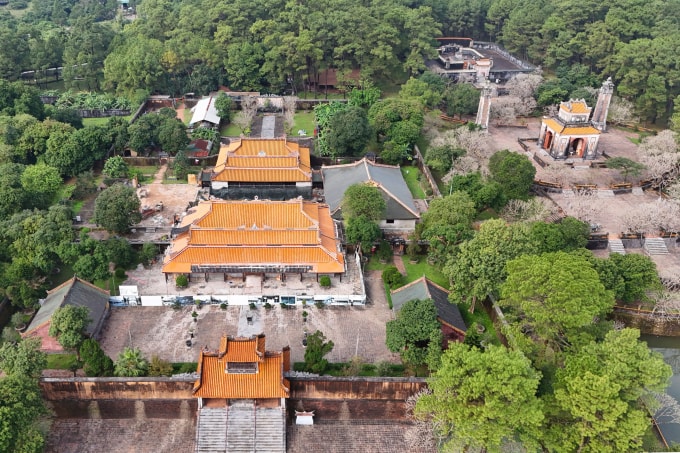 Lăng vua Tự Đức đang được trùng tu. Ảnh: Võ Thạnh.