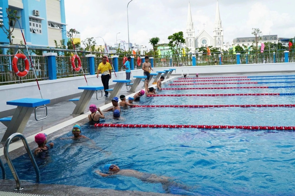 Liên tiếp học sinh chết đuối thương tâm ở hồ bơi: Khẩn cấp siết an toàn - 1