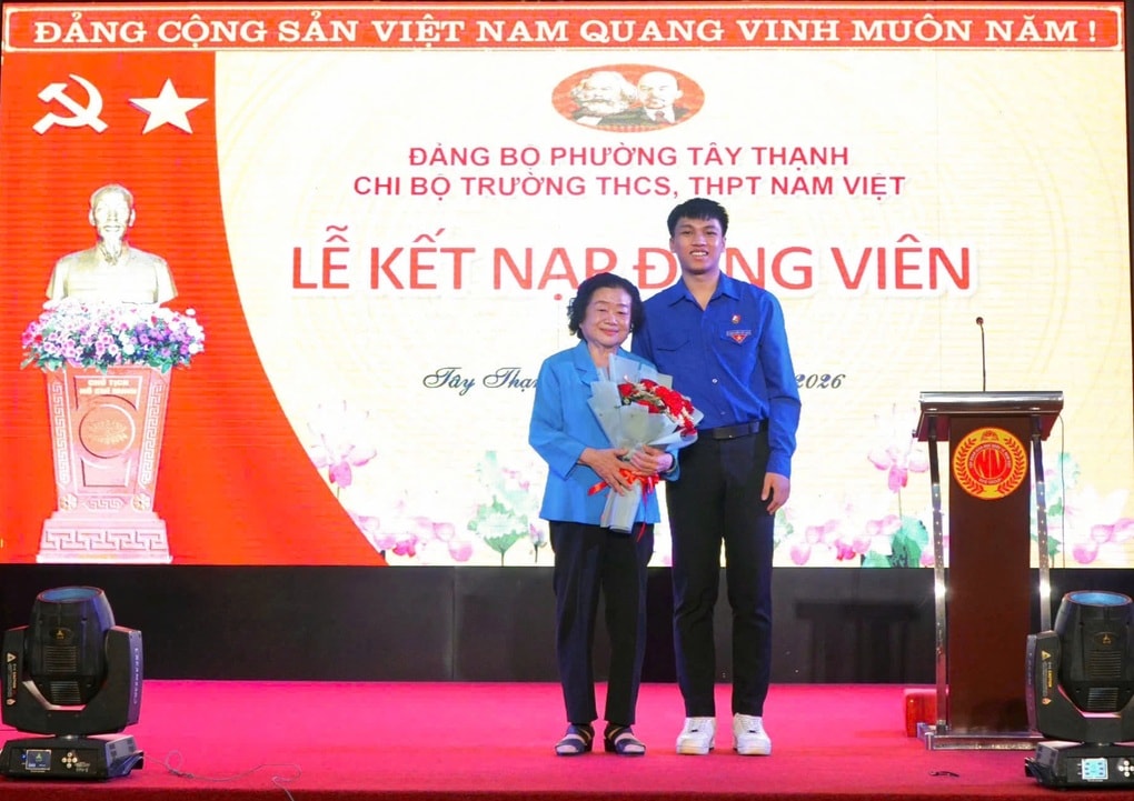 Lời chia sẻ đặc biệt của nguyên Phó Chủ tịch nước với học sinh kết nạp Đảng - 1