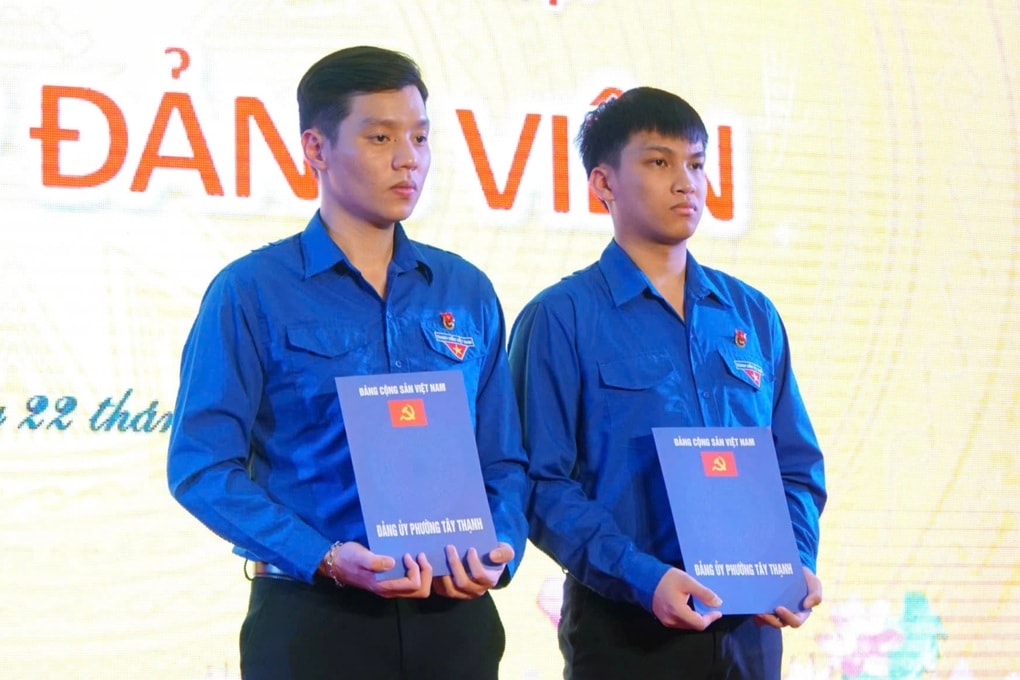 Lời chia sẻ đặc biệt của nguyên Phó Chủ tịch nước với học sinh kết nạp Đảng - 2