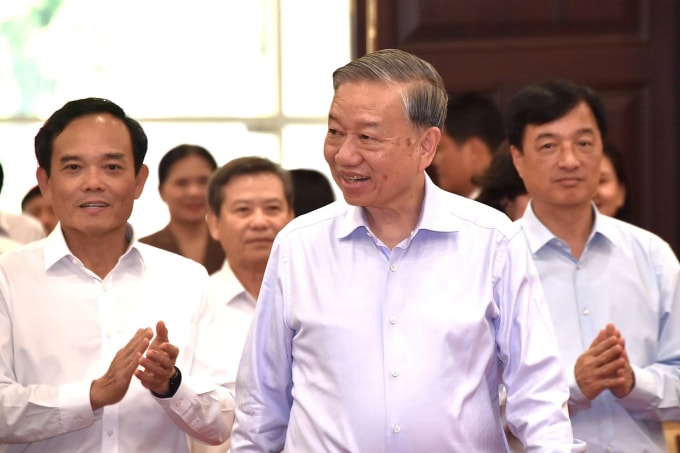 Tổng Bí thư, Chủ tịch nước Tô Lâm (giữa), Trưởng ban Tổ chức Trung ương Nguyễn Duy Ngọc (bên phải), Bí thư Thành ủy TP HCM Trần Lưu Quang tại buổi làm việc, chiều 27/4. Ảnh: An Phương