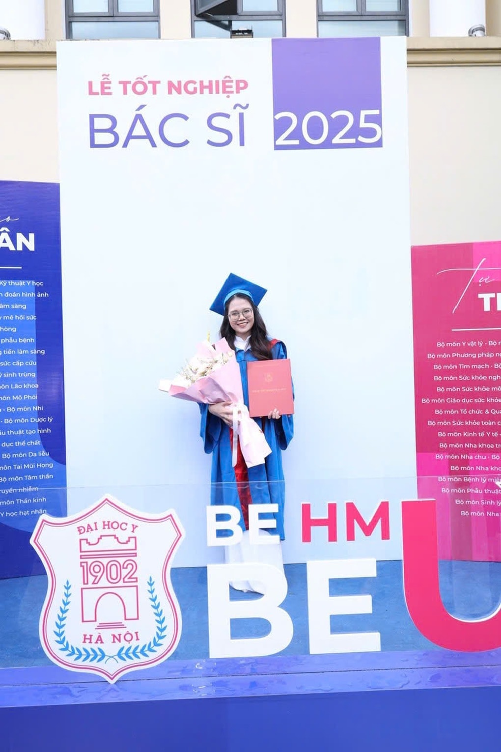 Phía sau clip bác sĩ nội trú “triệu view”: Mẹ bán tạp hoá, 3 con học chuyên - 1