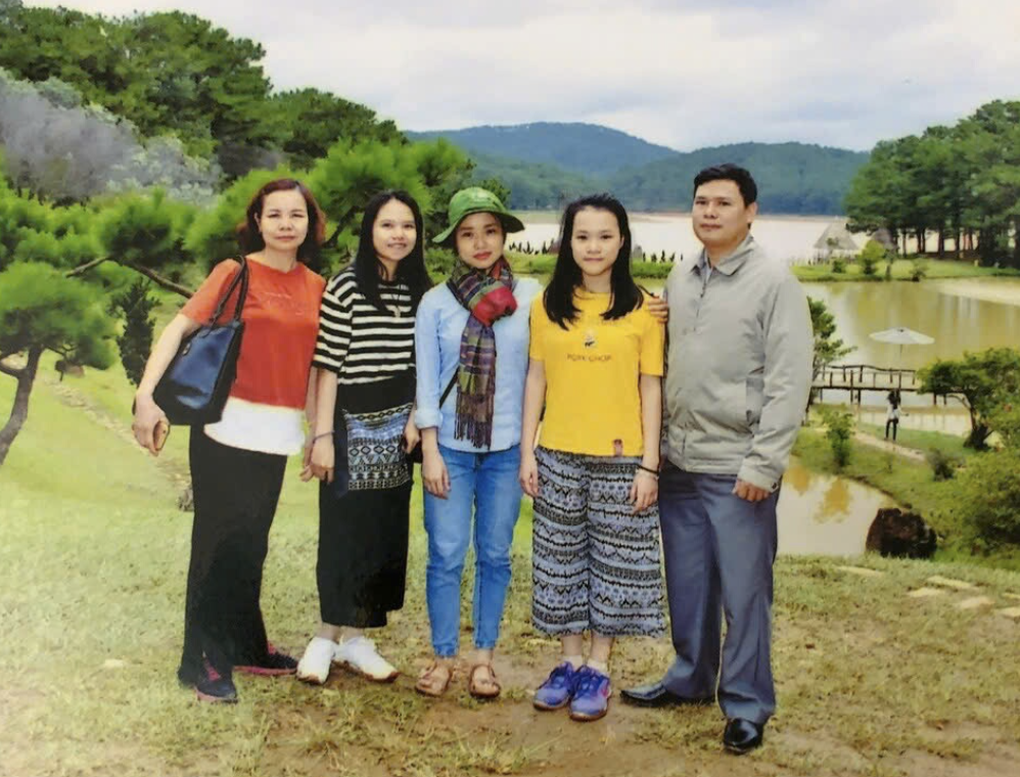 Phía sau clip bác sĩ nội trú “triệu view”: Mẹ bán tạp hoá, 3 con học chuyên - 3