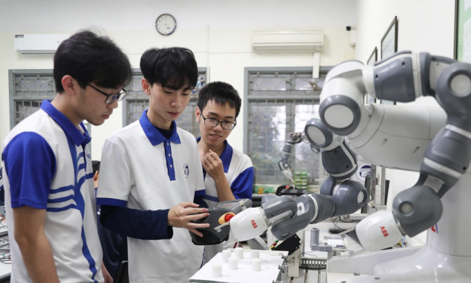 Sinh viên trường Đại học Công nghệ, Đại học Quốc gia Hà Nội. Ảnh: UET