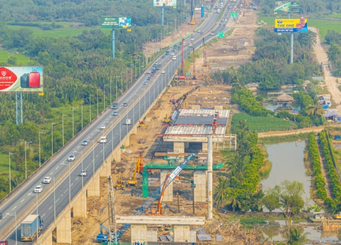 Công trường cao tốc TP HCM - Trung Lương. Ảnh: Phương Linh