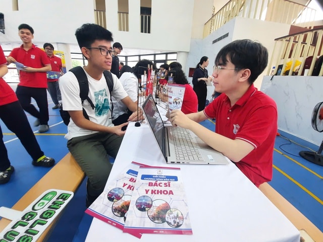 Đại học Y Hà Nội lý giải việc tăng chỉ tiêu Y khoa và đổi mới tổ hợp xét tuyển- Ảnh 2.