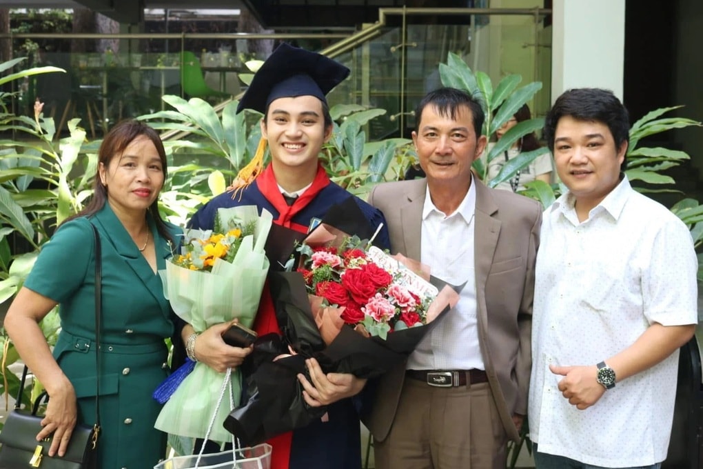 Cựu thủ khoa Kiến trúc từng suýt cạch mặt gia đình vì theo đuổi hội họa - 1